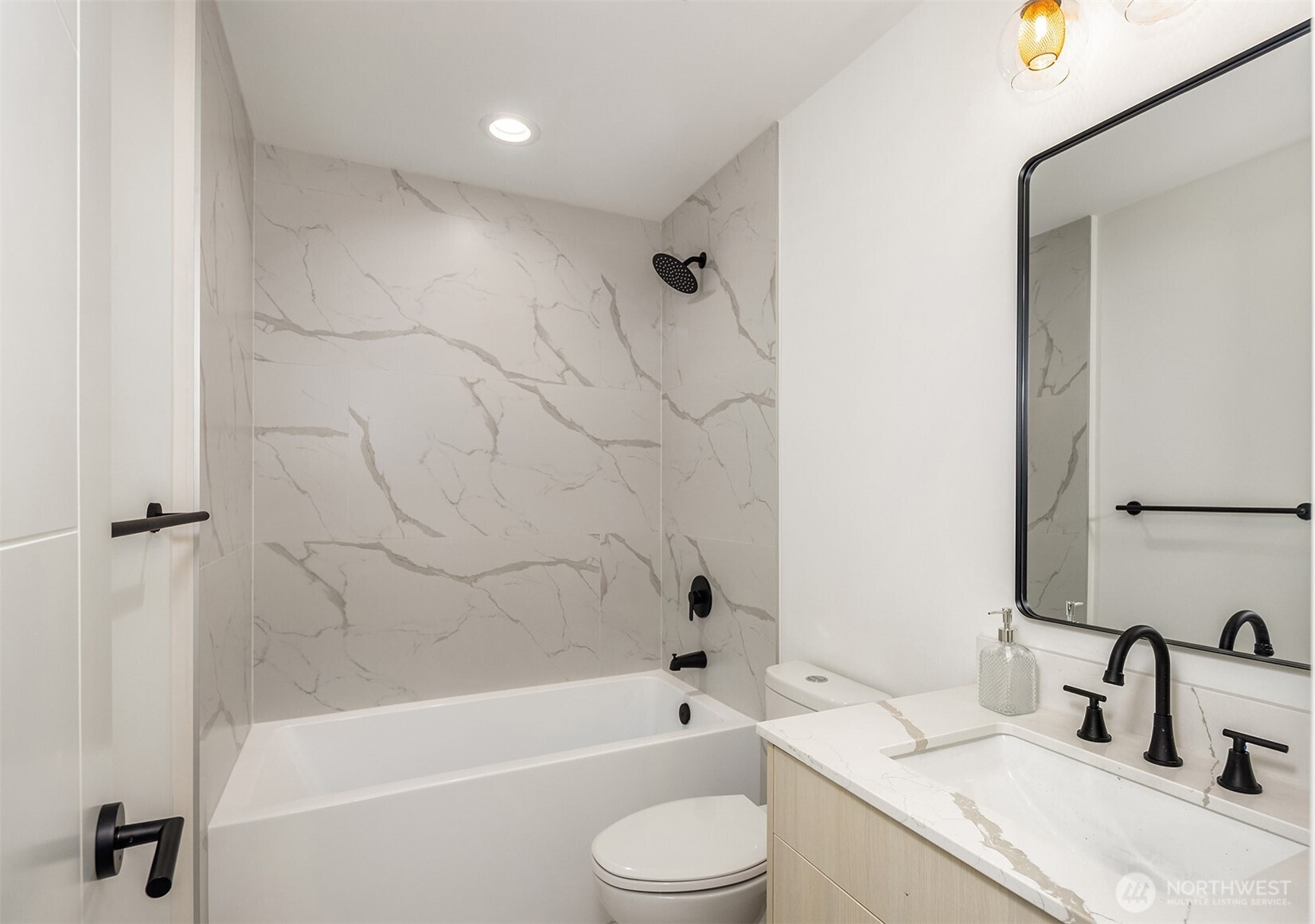 2340 North 64th Street, Unit B Seattle, WA 98103 - Photo 3 of 18