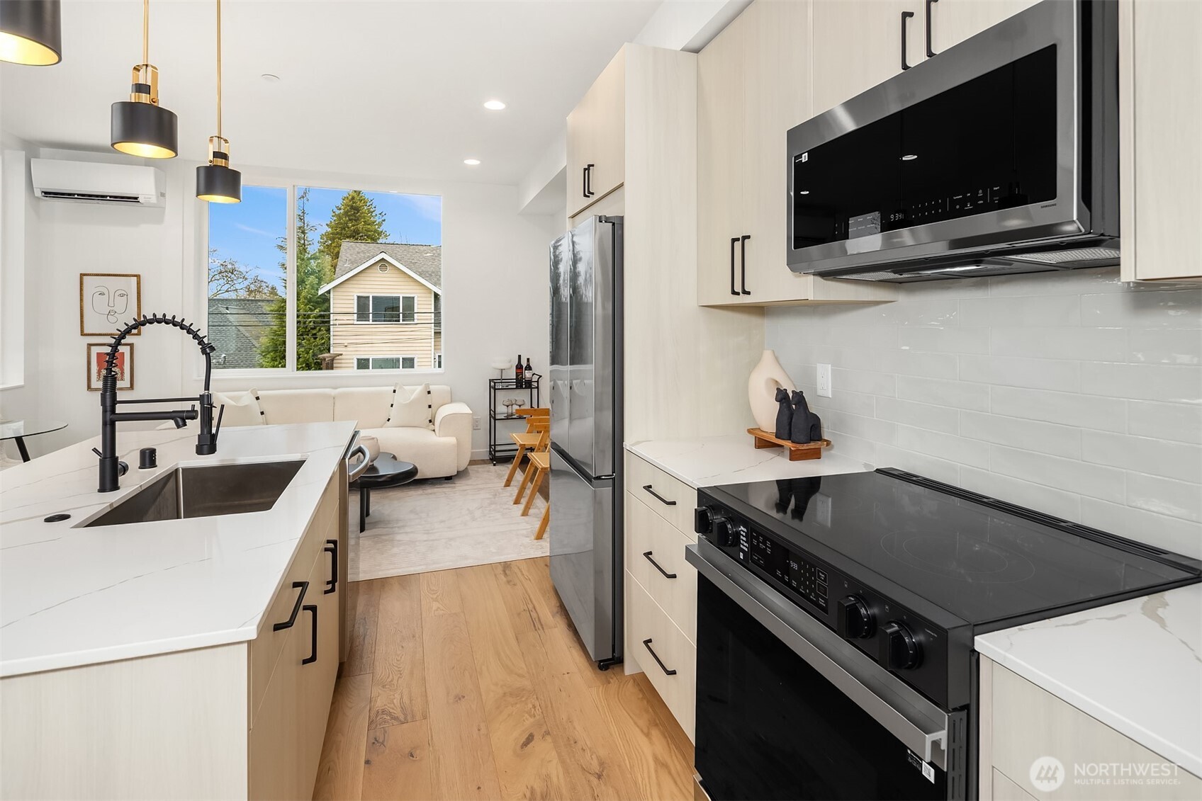 2340 North 64th Street, Unit B Seattle, WA 98103 - Photo 6 of 18