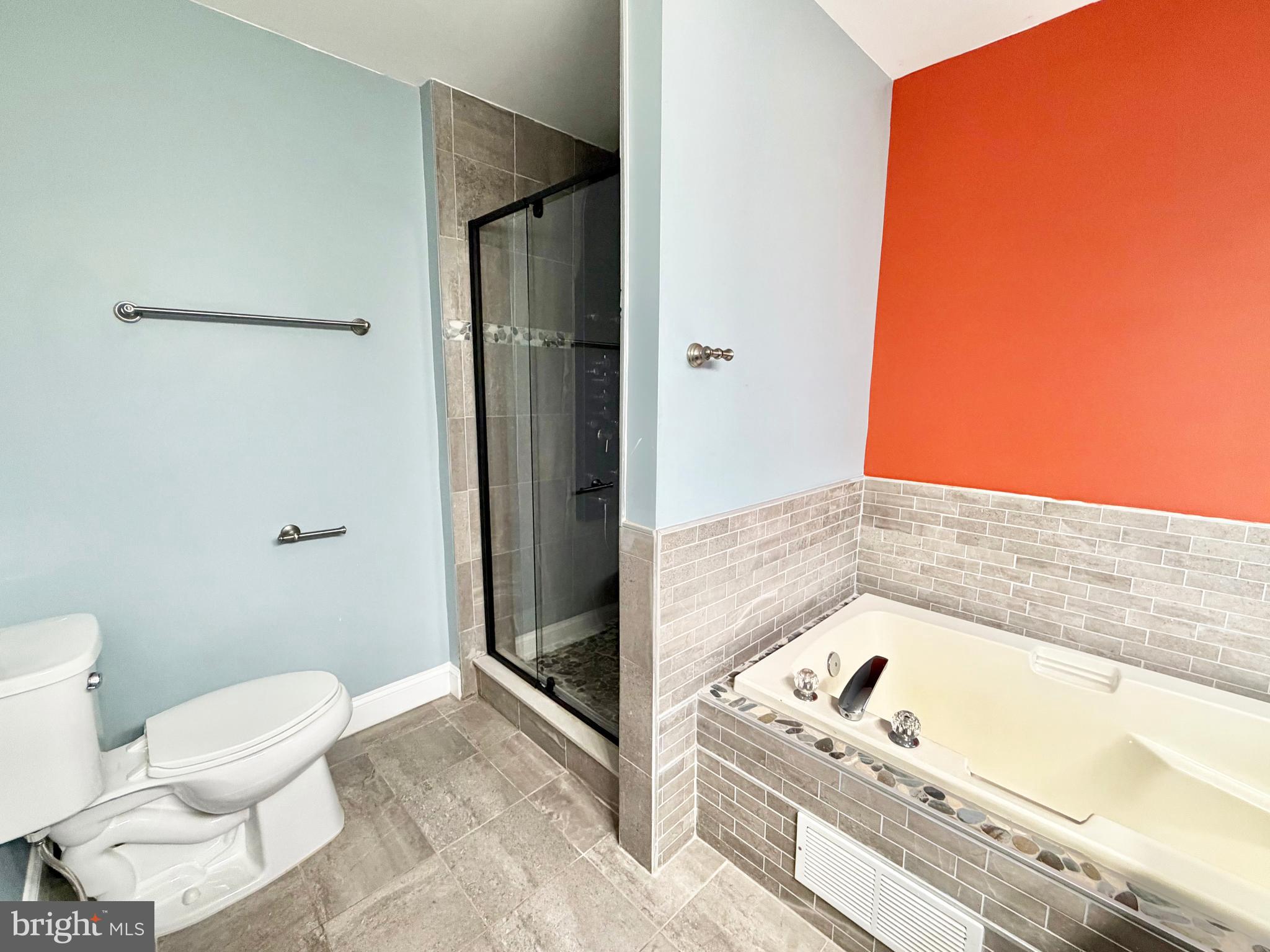37 Richards Road Lawrenceville, NJ 08648 - Photo 16 of 25 a bathroom with a tub and toilet