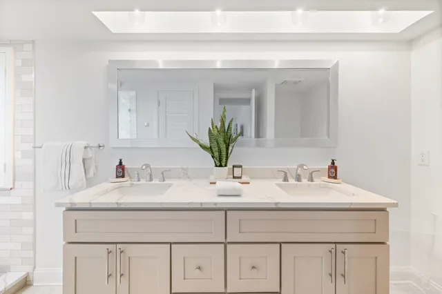 a view of livingroom with furniture and windows
