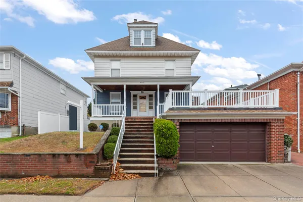 $1,499,999 | 806 Clintonville Street | Whitestone
