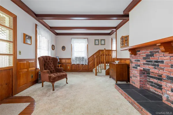 $1,499,999 | 806 Clintonville Street | Whitestone