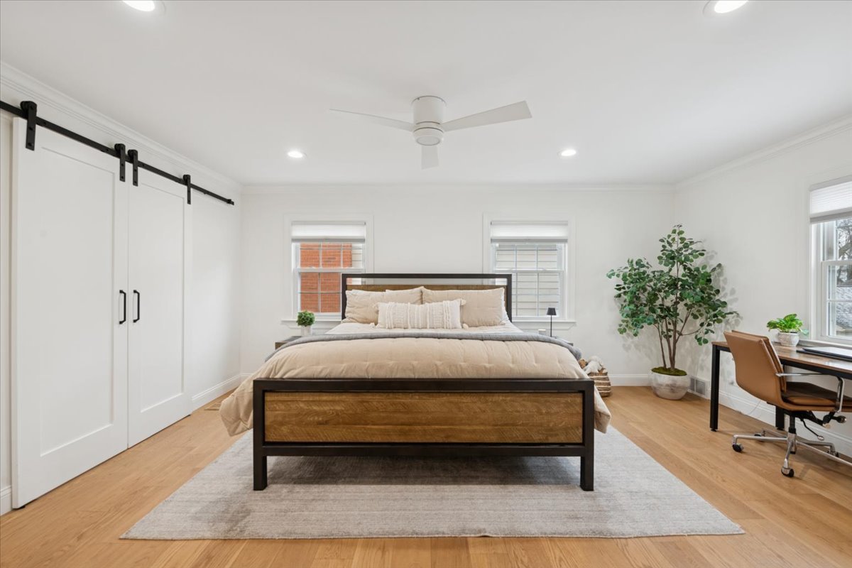 736 Ottawa Avenue Park Ridge, IL 60068 - Photo 15 of 33 a bedroom with a bed lamps and table