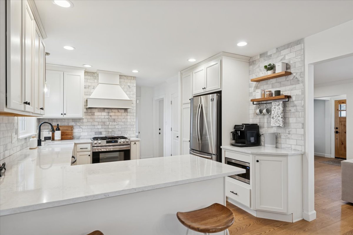 736 Ottawa Avenue Park Ridge, IL 60068 - Photo 8 of 33 a kitchen with stainless steel appliances a stove a sink a refrigerator and cabinets