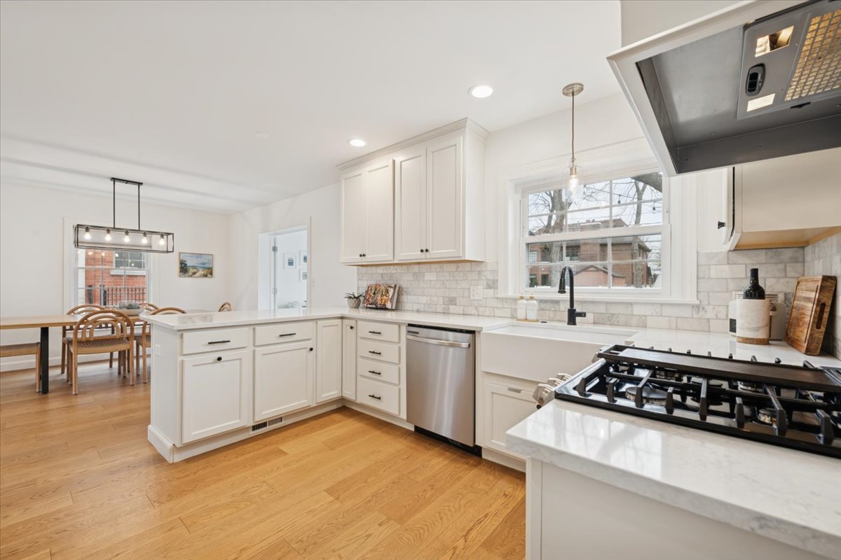 736 Ottawa Avenue Park Ridge, IL 60068 - Photo 9 of 33 a kitchen with white cabinets and appliances