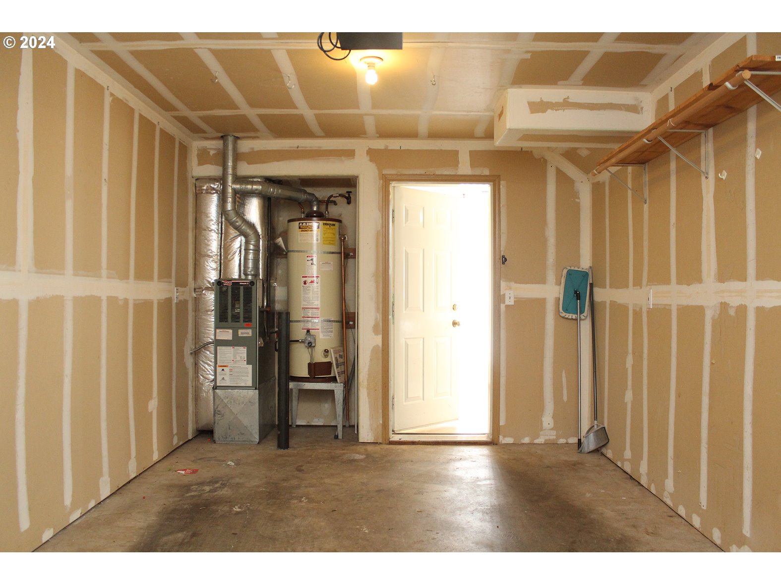 2309 Southeast 90th Avenue Portland, OR 97216 - Photo 24 of 46