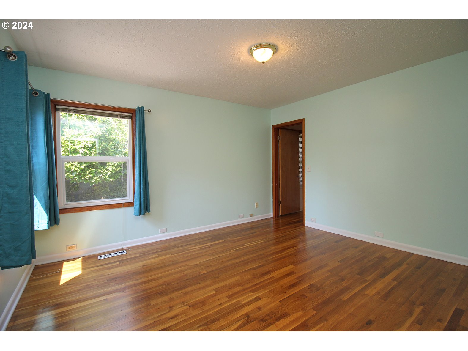 2309 Southeast 90th Avenue Portland, OR 97216 - Photo 35 of 46