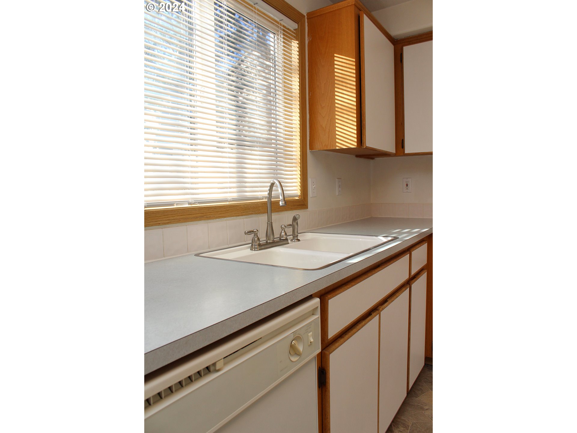 2309 Southeast 90th Avenue Portland, OR 97216 - Photo 5 of 46