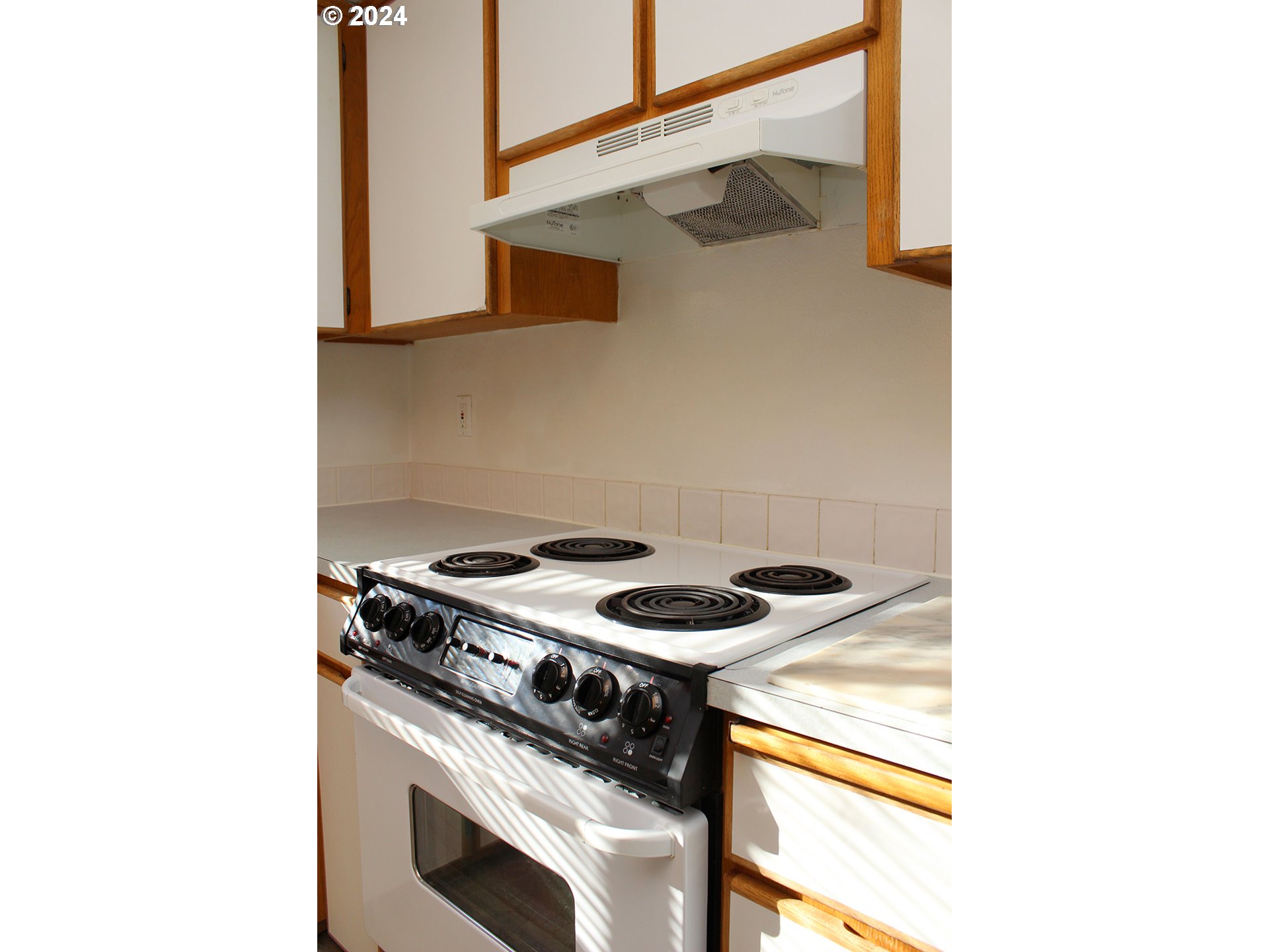 2309 Southeast 90th Avenue Portland, OR 97216 - Photo 6 of 46