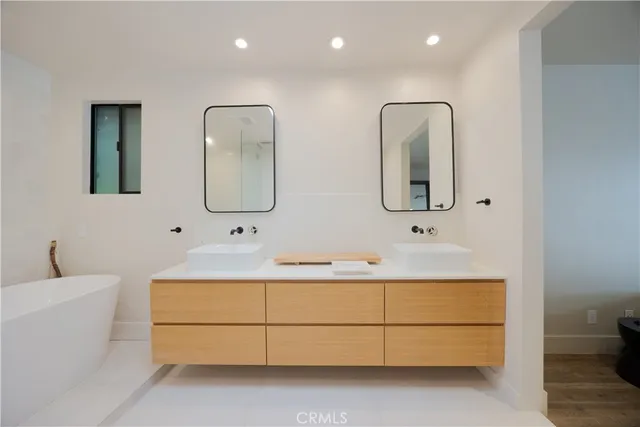 $6,747 | 11049 Blix Street, Toluca Lake, CA 91602