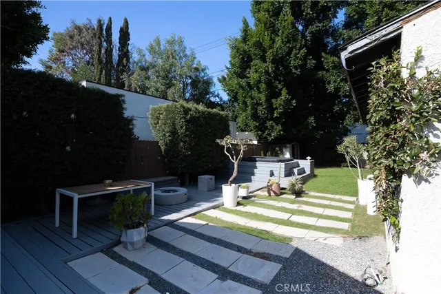 $6,747 | 11049 Blix Street, Toluca Lake, CA 91602