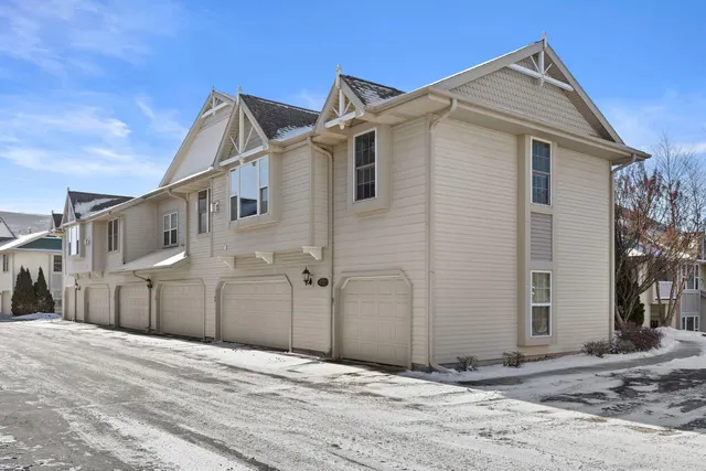 $215,000 | 1513 92nd Street, Unit 47, Sturtevant, WI 53177