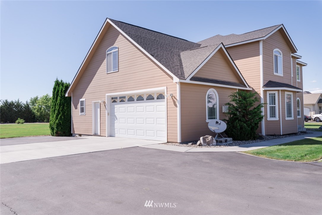 538 Young Road Northeast Moses Lake, WA 98837 - Photo 2 of 38 Gallery Image 2