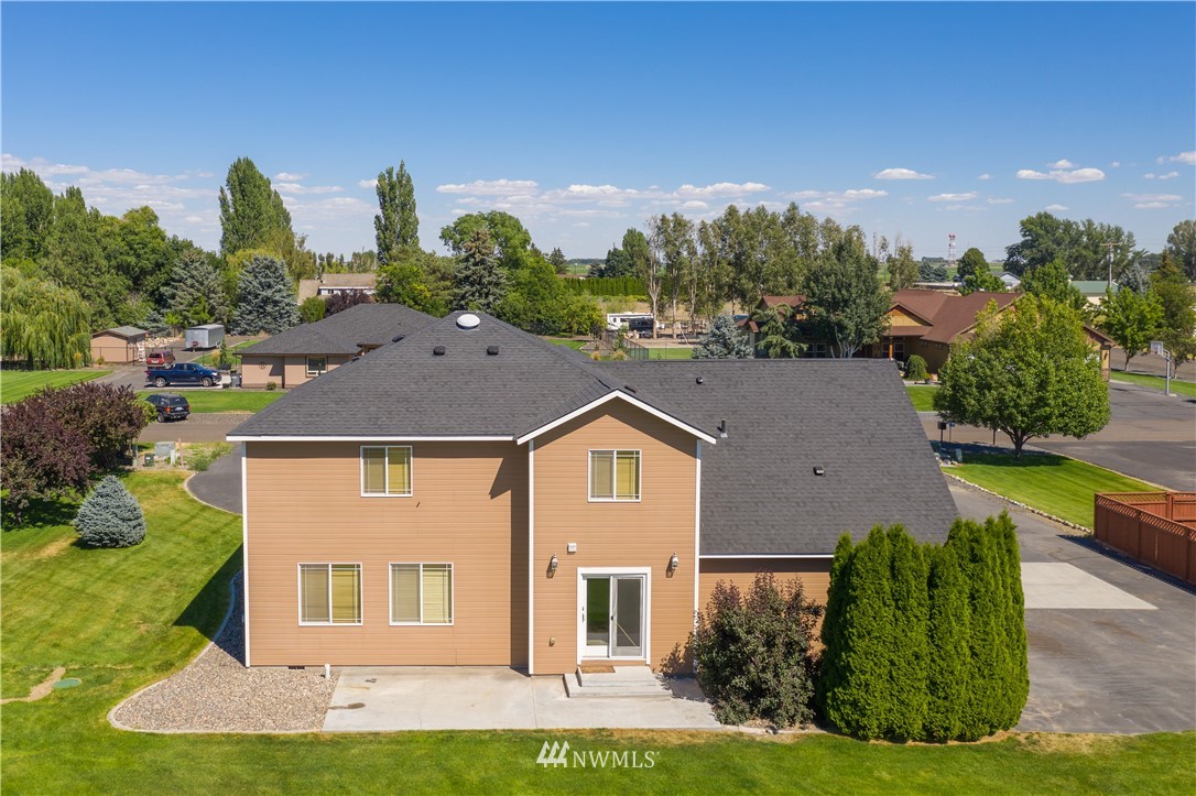 538 Young Road Northeast Moses Lake, WA 98837 - Photo 3 of 38 Gallery Image 3