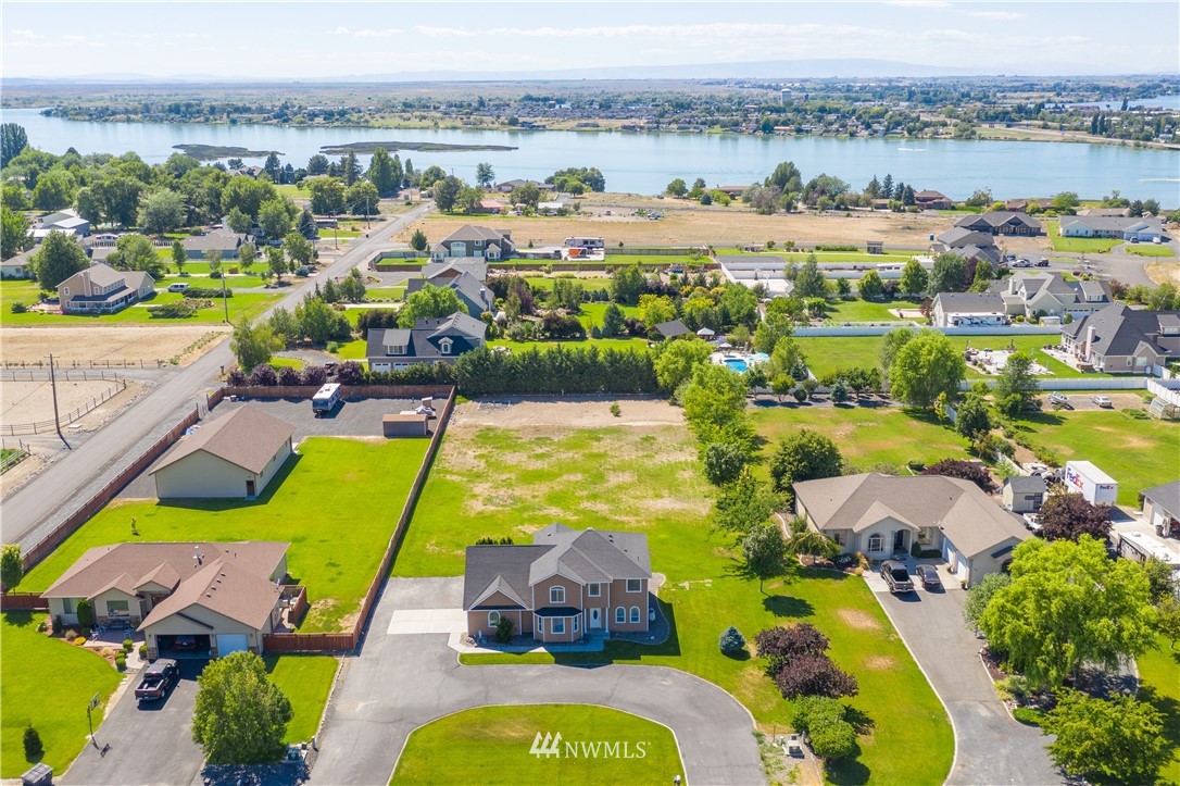 538 Young Road Northeast Moses Lake, WA 98837 - Photo 4 of 38 Gallery Image 4
