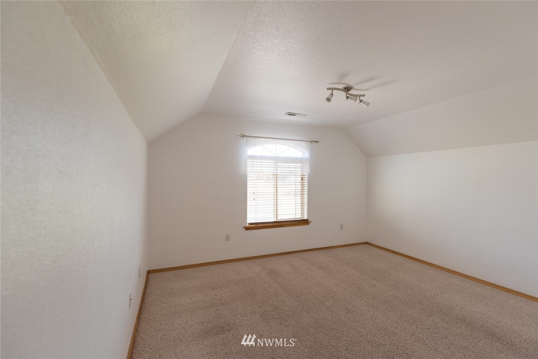 538 Young Road Northeast Moses Lake, WA 98837 - Photo 32 of 38 Gallery Image 32