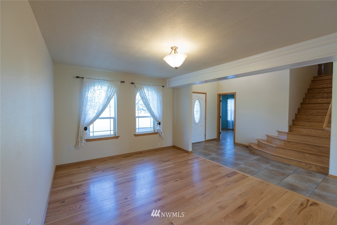 538 Young Road Northeast Moses Lake, WA 98837 - Photo 8 of 38 Gallery Image 8