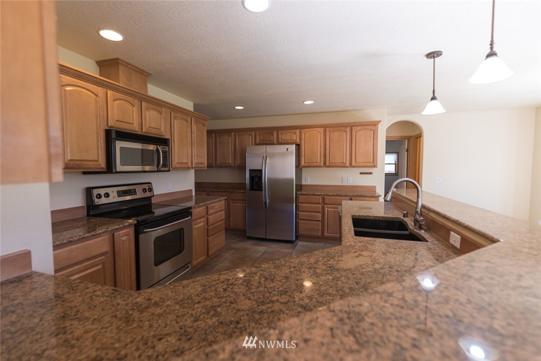 538 Young Road Northeast Moses Lake, WA 98837 - Photo 10 of 38 Gallery Image 10