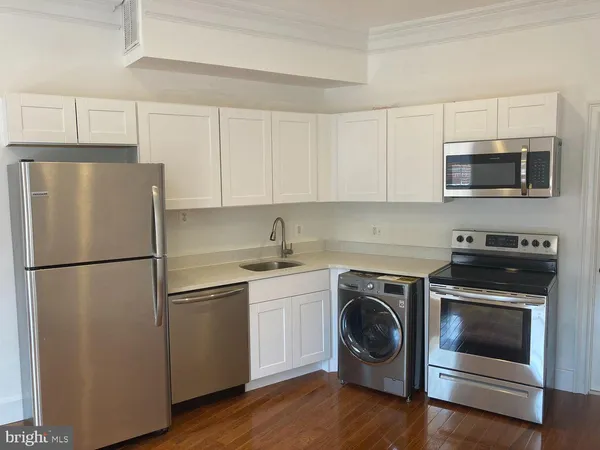 $2,100 | 1426-1428 Wisconsin Avenue Northwest, Unit 203, Washington, DC 20007