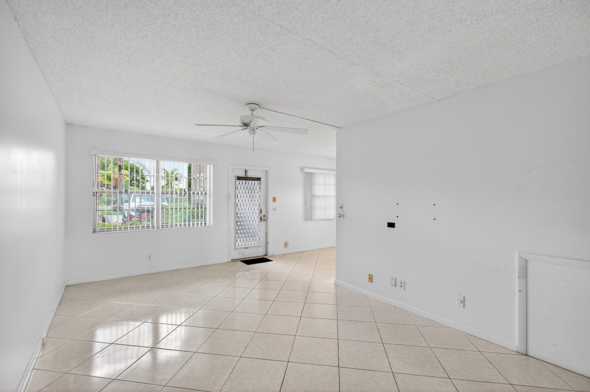 1009 Hythe A Boca Raton, FL 33434 - Photo 14 of 79 6-web-or-mls-DSC_3759