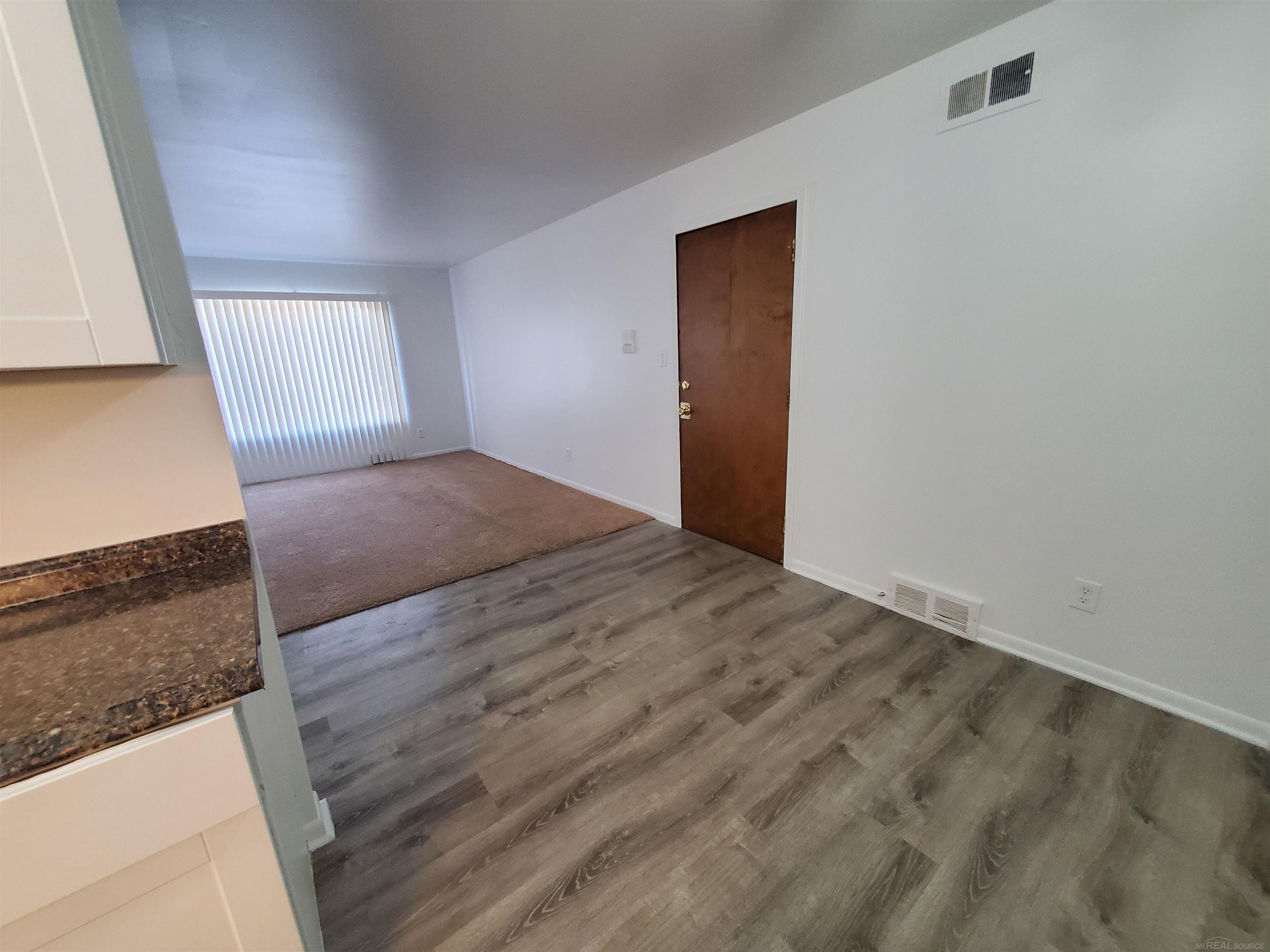 31805 Kelly Road Fraser, MI 48026 - Photo 4 of 12 50109855-3.JPG