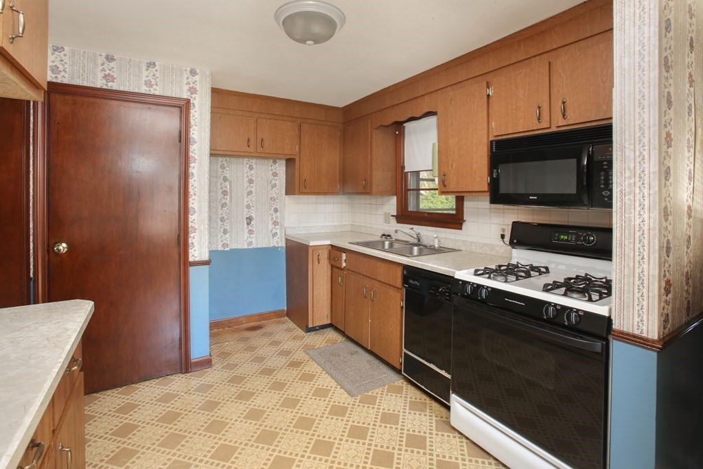 22 Dillingham Way Hanover, MA 02339 - Photo 6 of 22 Gallery Image 6
