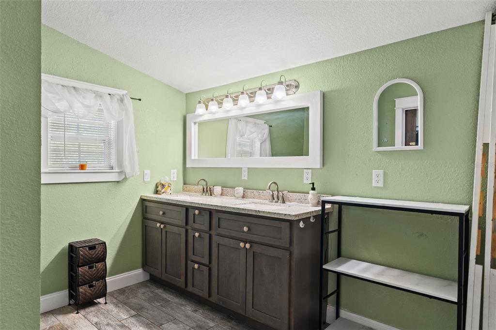 7876 Ridge Road Weeki Wachee, FL 34613 - Photo 21 of 54