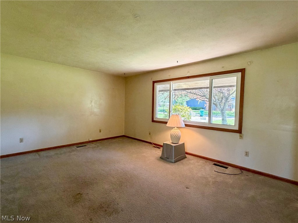7499 Harding Street Mentor, OH 44060 - Photo 5 of 32