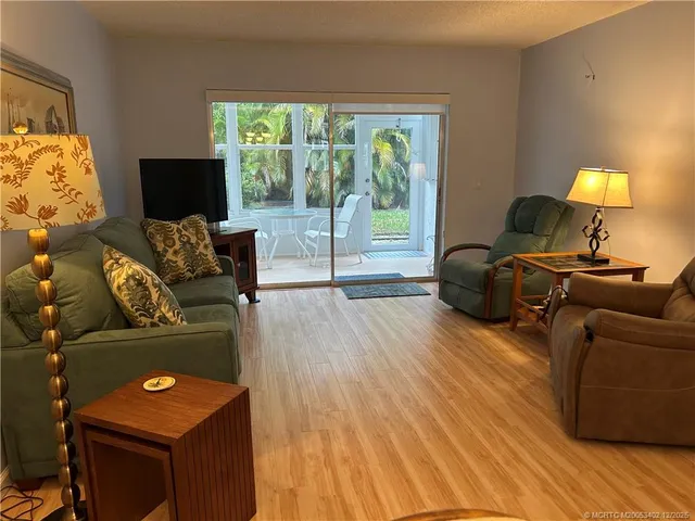 $164,900 | 2950 Southeast Ocean Boulevard, Unit 1323, Stuart, FL 34996