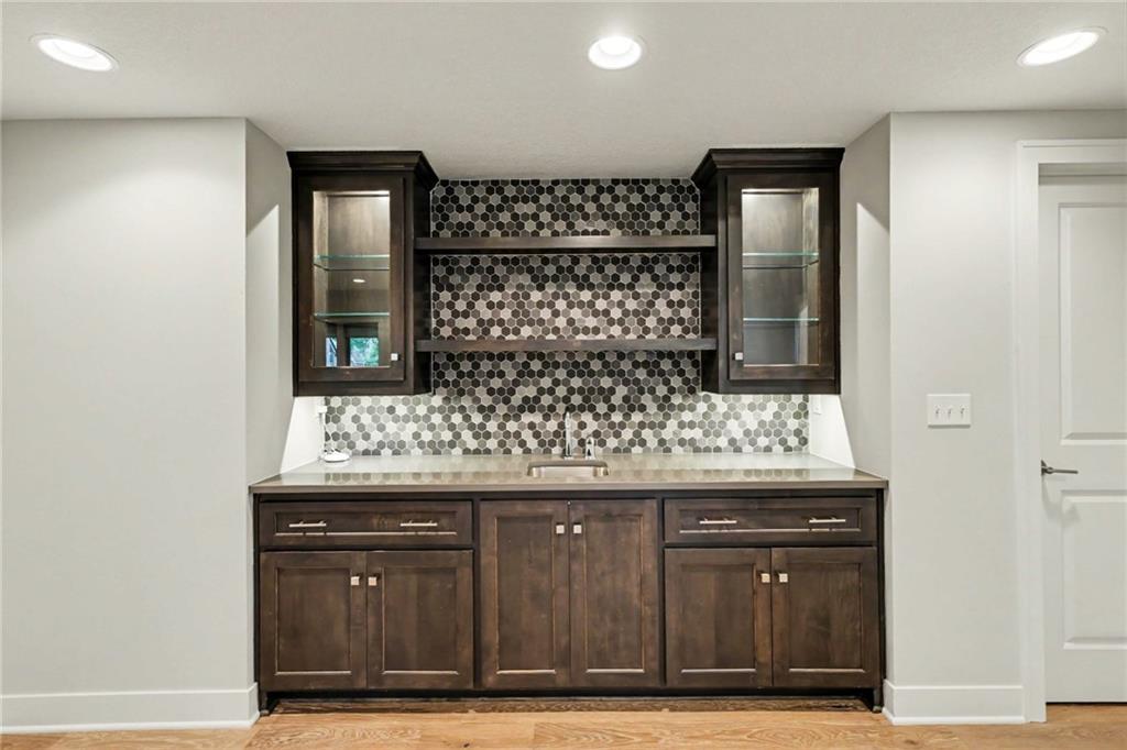 8193 Valley Road Lenexa, KS 66220 - Photo 20 of 36