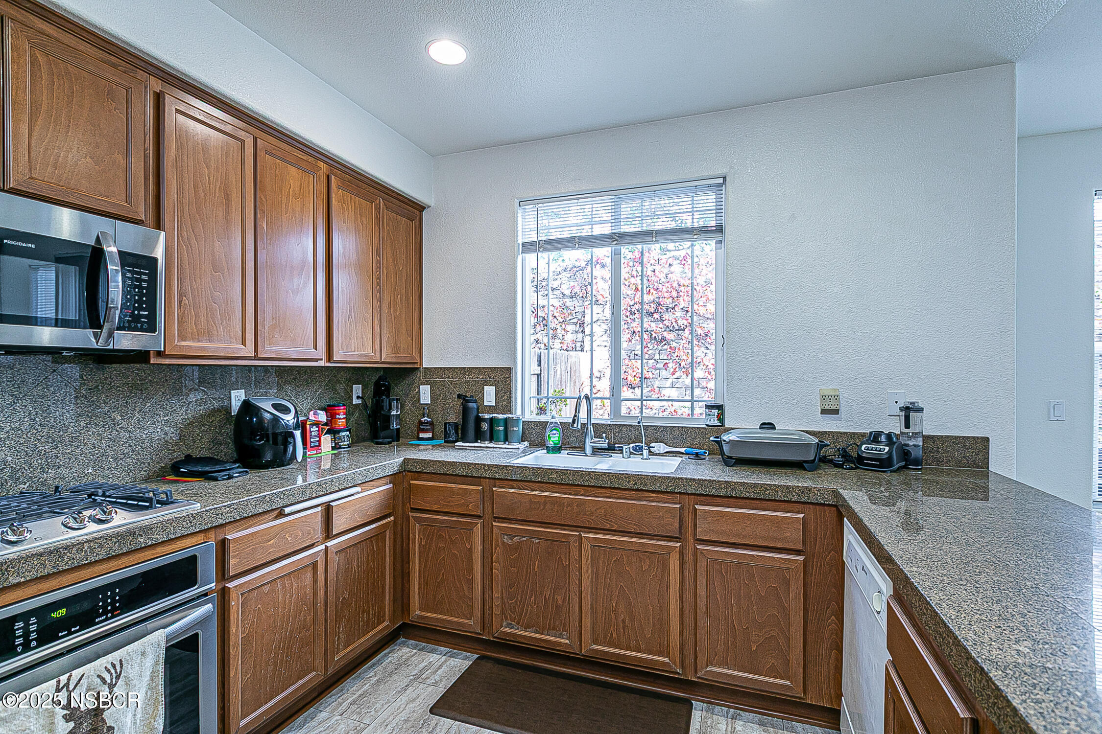 122 Marbella Way Santa Maria, CA 93454 - Photo 13 of 38 122MarbellaWy_13