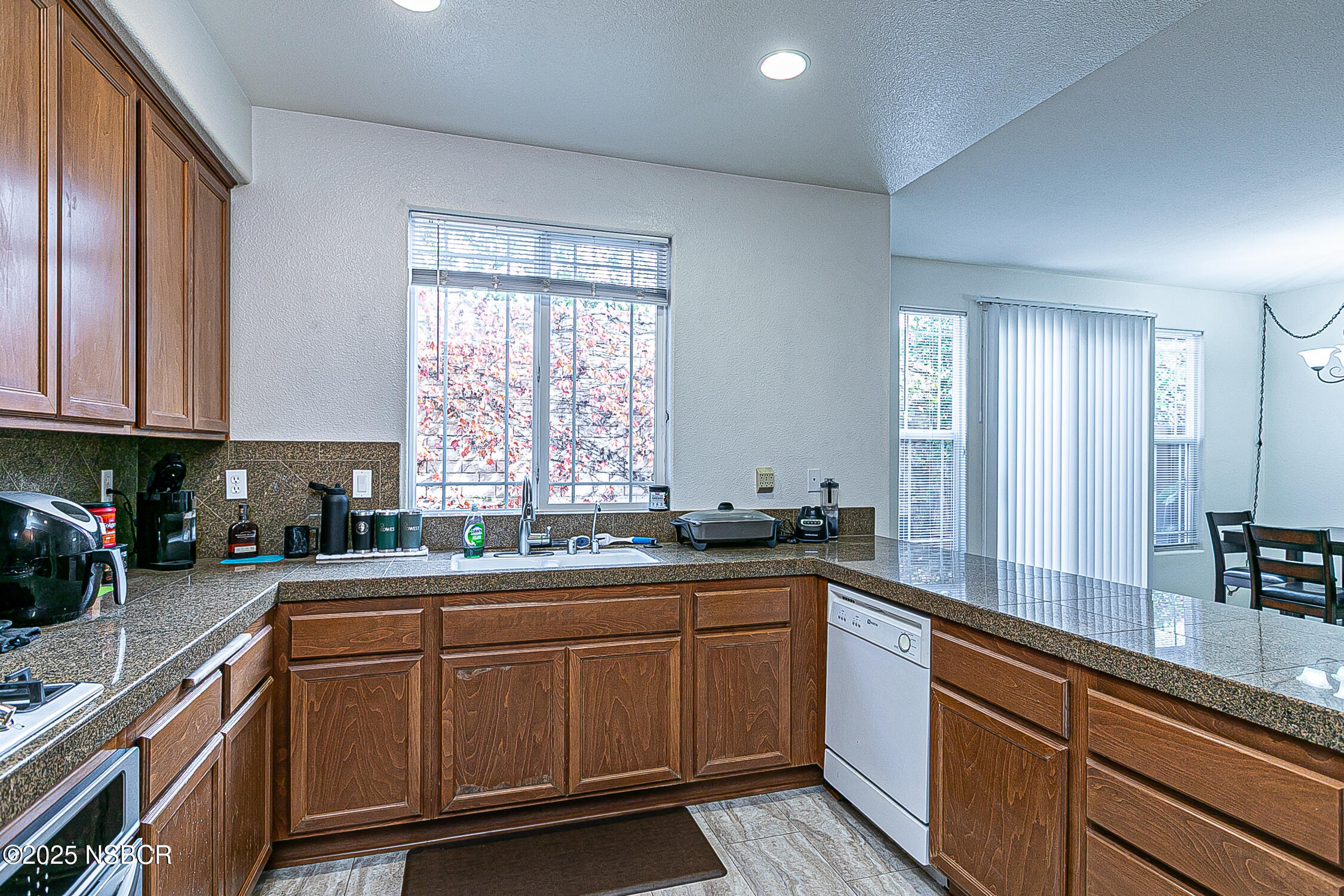 122 Marbella Way Santa Maria, CA 93454 - Photo 14 of 38 122MarbellaWy_14