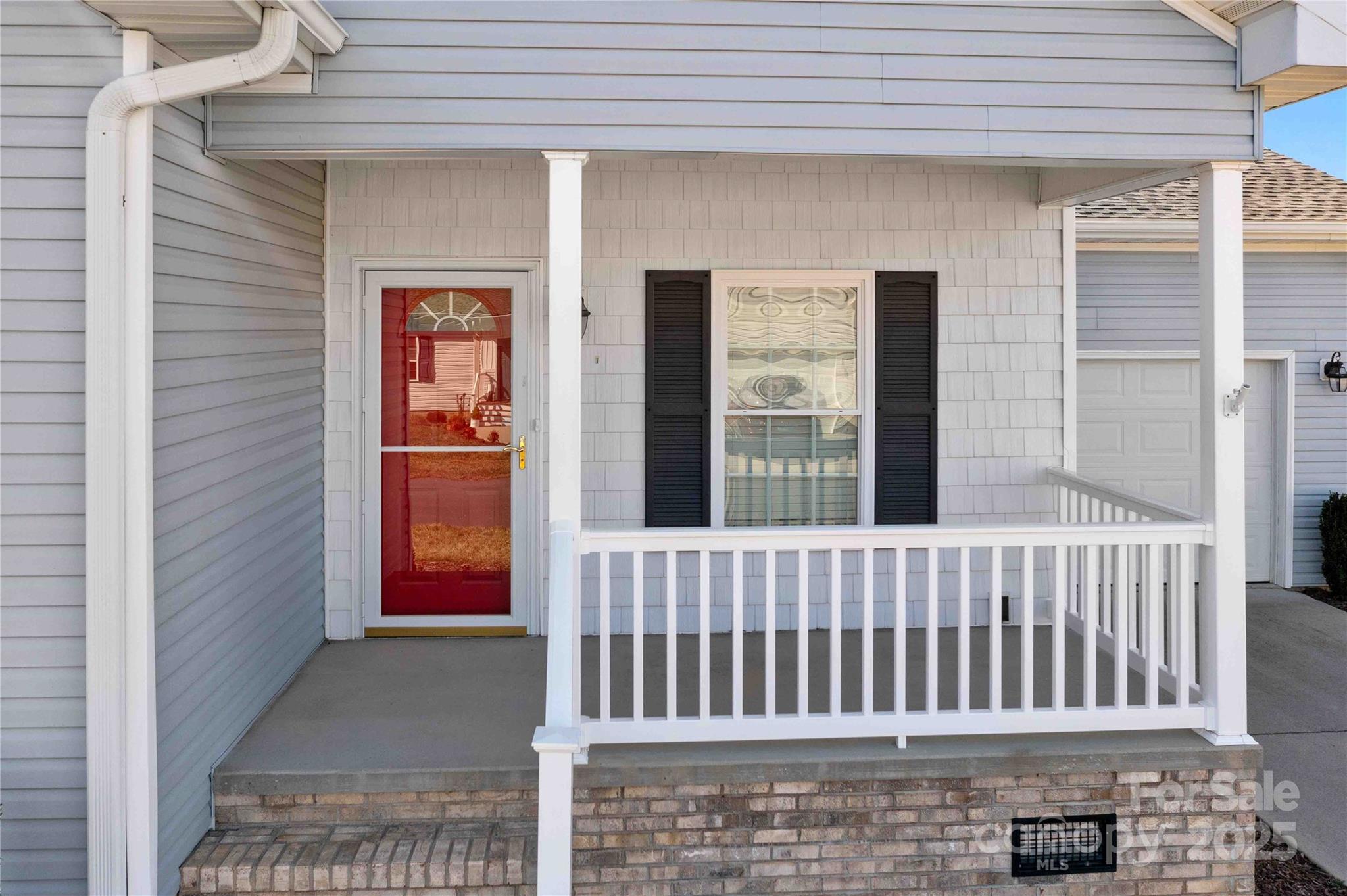 357 Beechnut Drive Hendersonville, NC 28739 - Photo 4 of 39