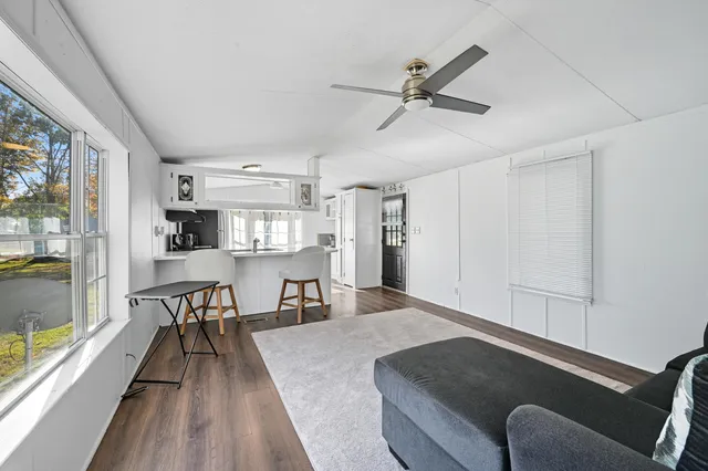 $189,750 | 179 Maple Avenue, Farmington, ME 04938