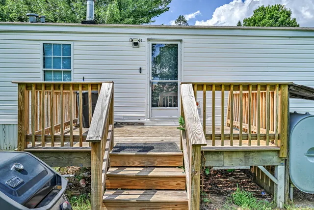 $189,750 | 179 Maple Avenue, Farmington, ME 04938