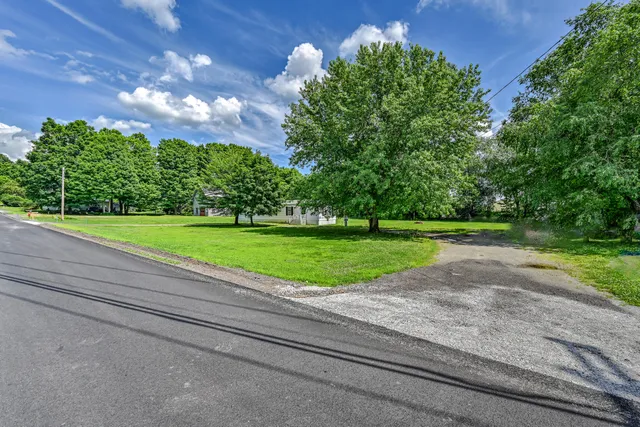 $189,750 | 179 Maple Avenue, Farmington, ME 04938