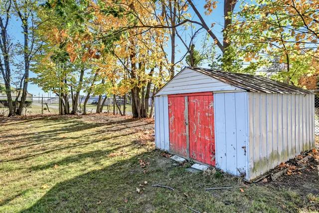 $189,750 | 179 Maple Avenue, Farmington, ME 04938