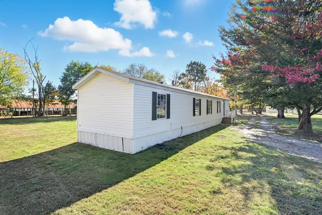 $189,750 | 179 Maple Avenue, Farmington, ME 04938