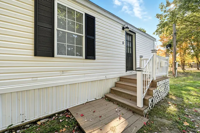 $189,750 | 179 Maple Avenue, Farmington, ME 04938