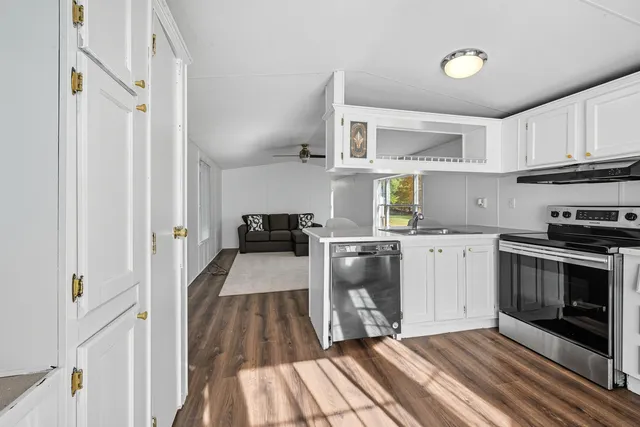 $189,750 | 179 Maple Avenue, Farmington, ME 04938