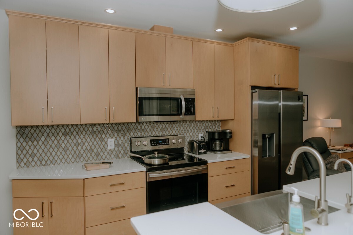 606-608 North Emerson Avenue Indianapolis, IN 46219 - Photo 3 of 88