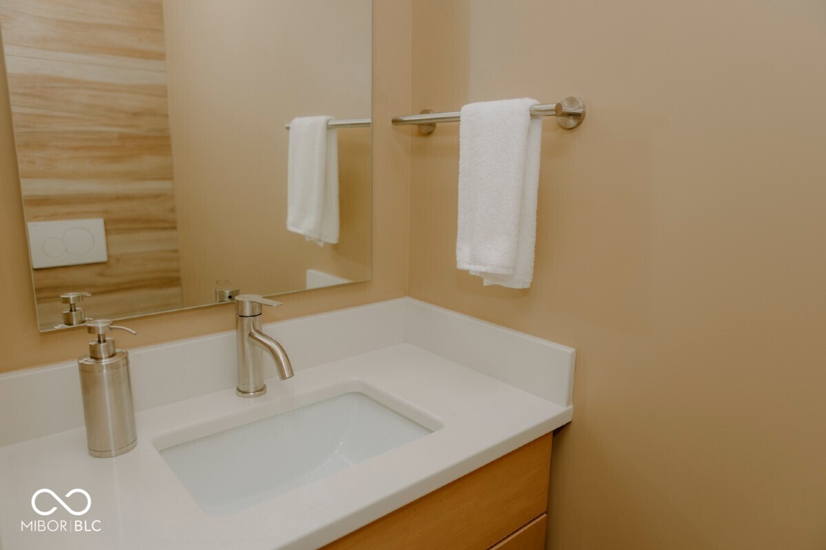 606-608 North Emerson Avenue Indianapolis, IN 46219 - Photo 5 of 88