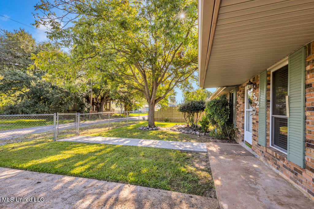 522 Genin Street Bay St. Louis, MS 39520 - Photo 5 of 34 522GeninSt-5