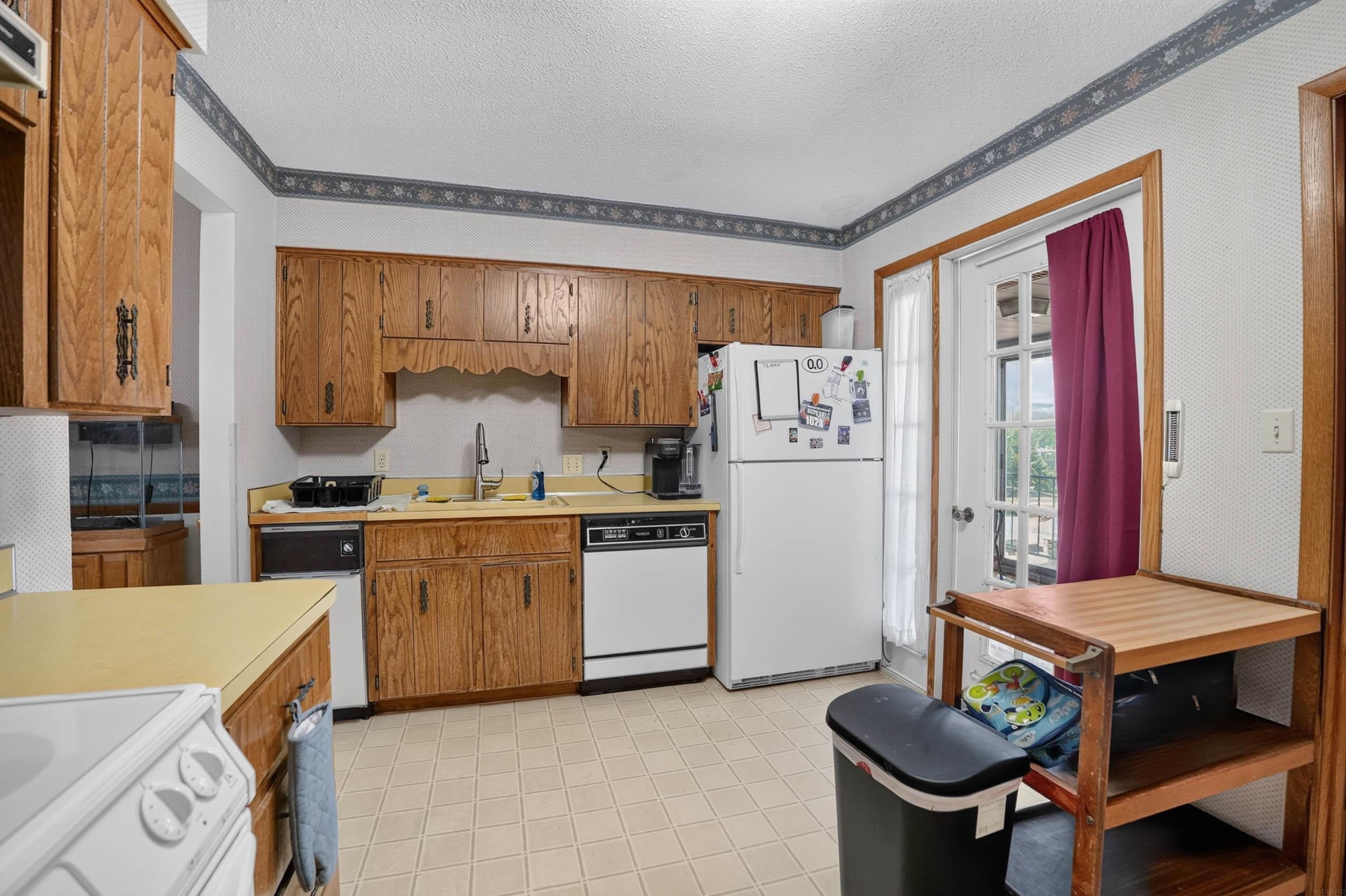 766 Russell Road, Unit 3 Waterloo, IA 50701 - Photo 10 of 24 Gallery Image 10