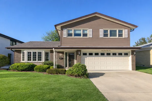 $735,000 | 8332 North Knight Avenue, Niles, IL 60714