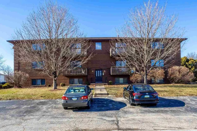 $159,900 | 4195 Fairview Drive, Unit 4, Bettendorf, IA 52722