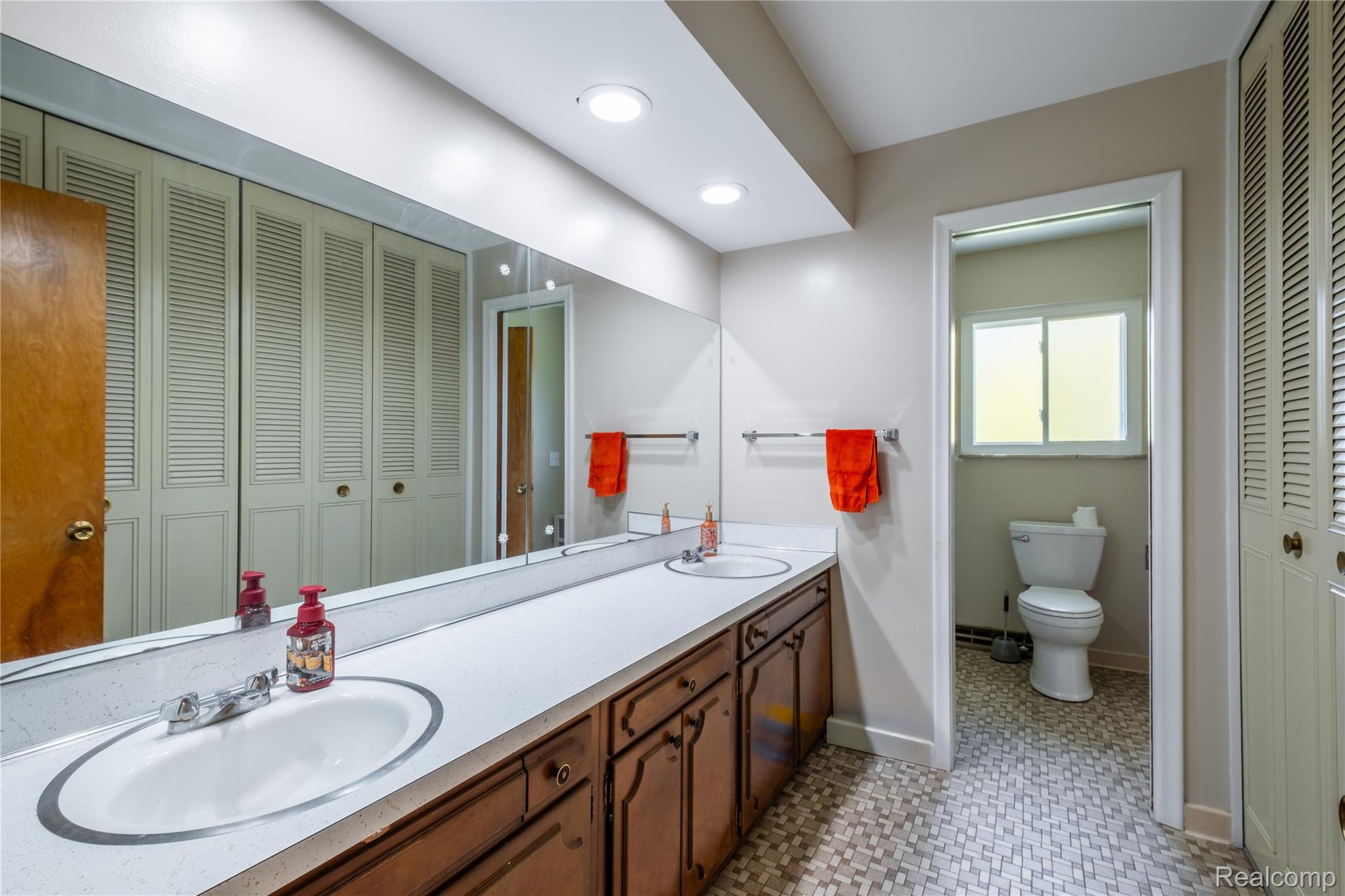 4240 Sheridan Road Flushing, MI 48433 - Photo 23 of 44 Bathroom featuring a closet, double vanity, and recessed lighting