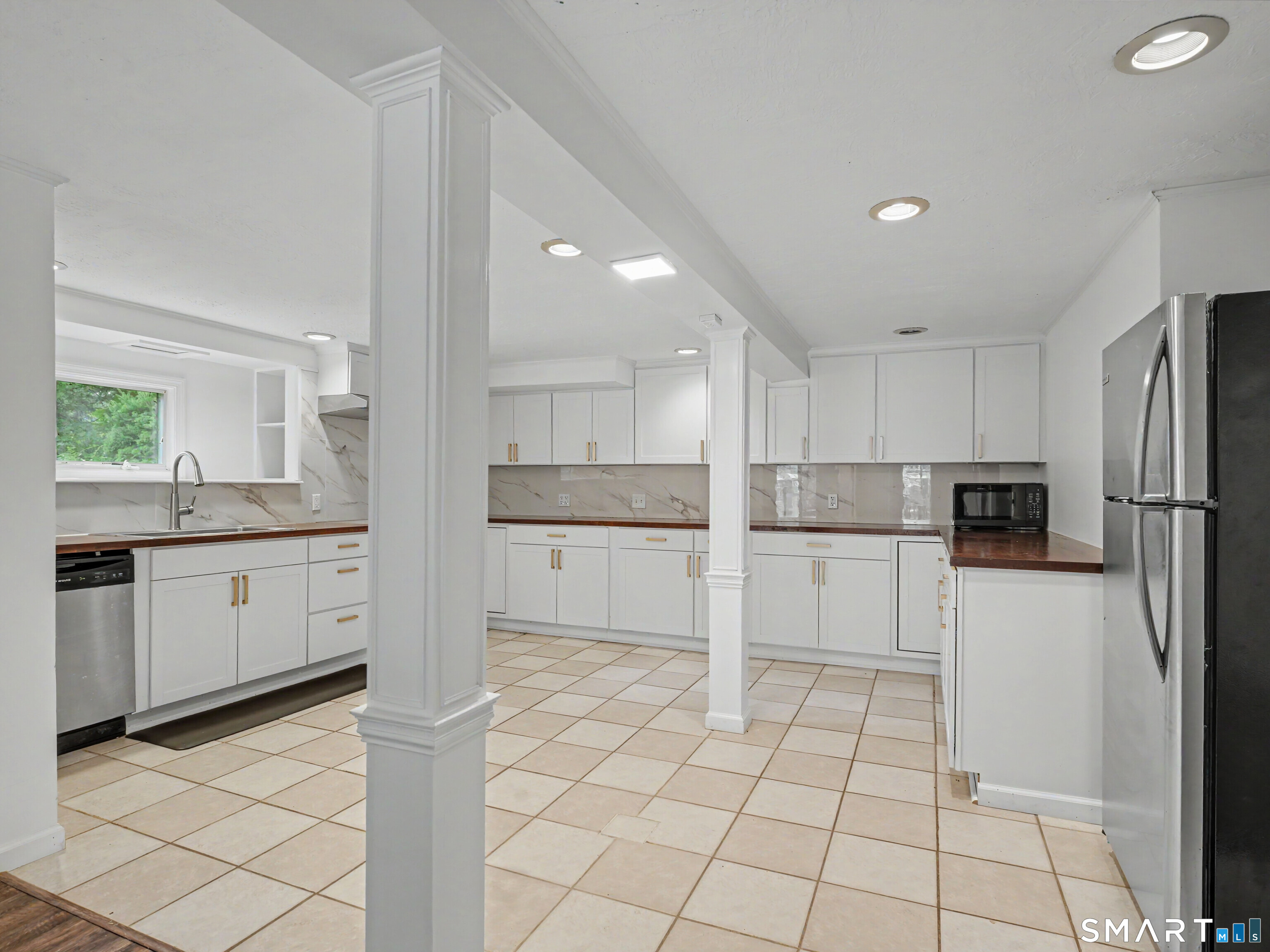 121 Parry Road Stamford, CT 06907 - Photo 24 of 40 Gallery Image 24