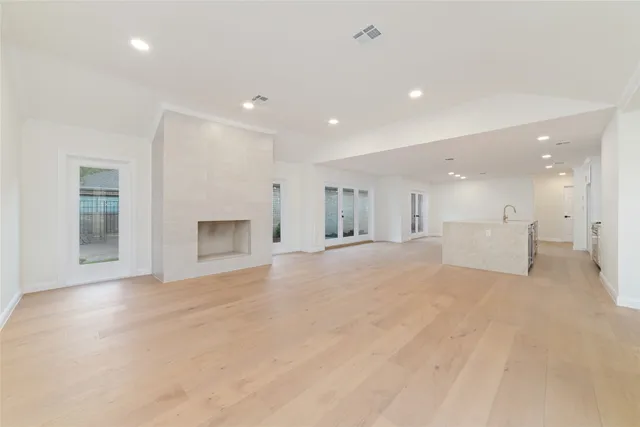 $3,000 | 15651 Whitewater Lane, Houston, TX 77079