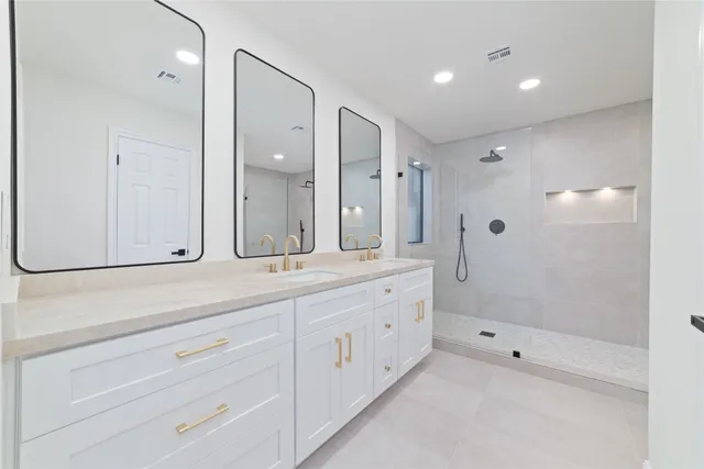 $3,000 | 15651 Whitewater Lane, Houston, TX 77079